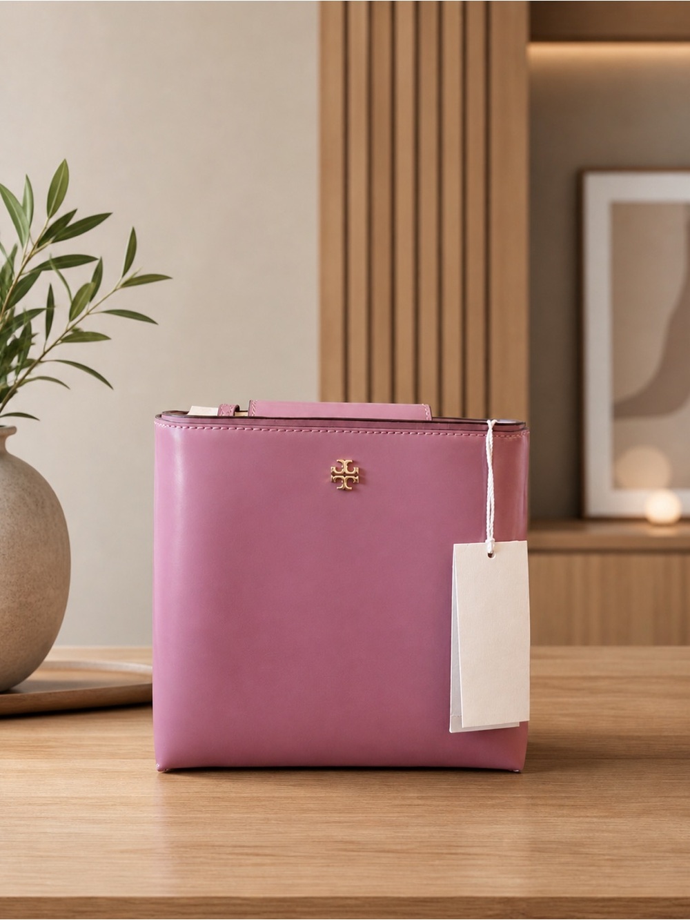 TORY BURCH EMERSON PATENT SMALL BUCKET BAG